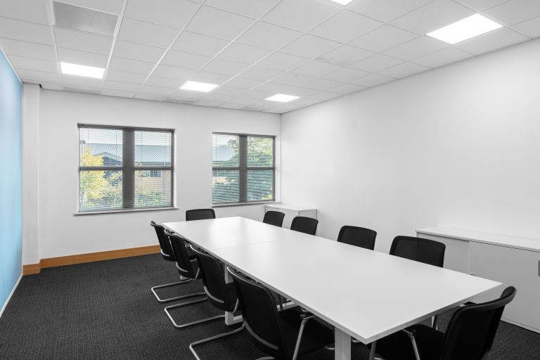 Luton - LU13PE \ Office Space for Rent - 4 Workstations