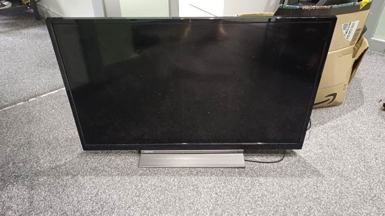 32" Toshiba smart tv on stand with remote