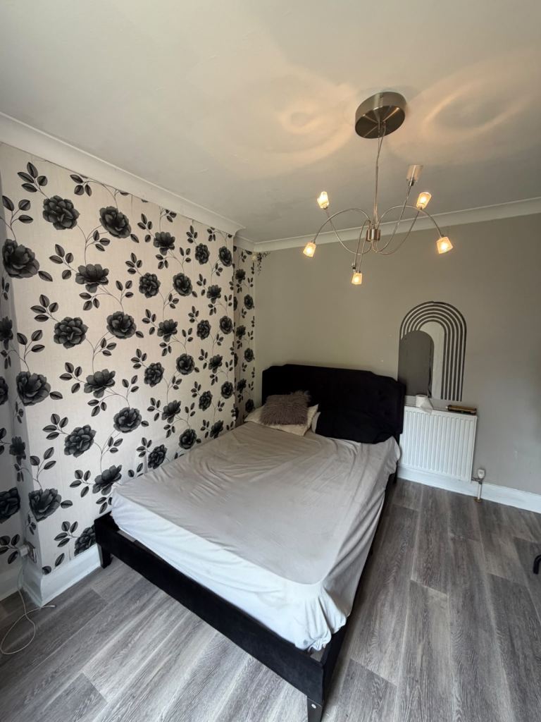 Double room available for rent 