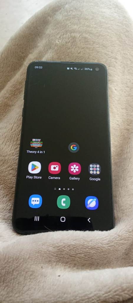 Samsung Galaxy S10e Black – Good Condition