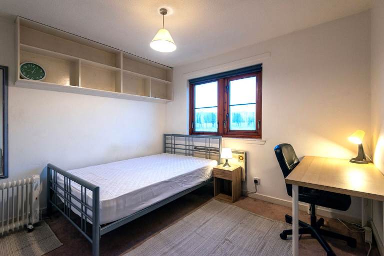 Room For Rent In Flat Share - Glasgow G20 - Near Glasgow University