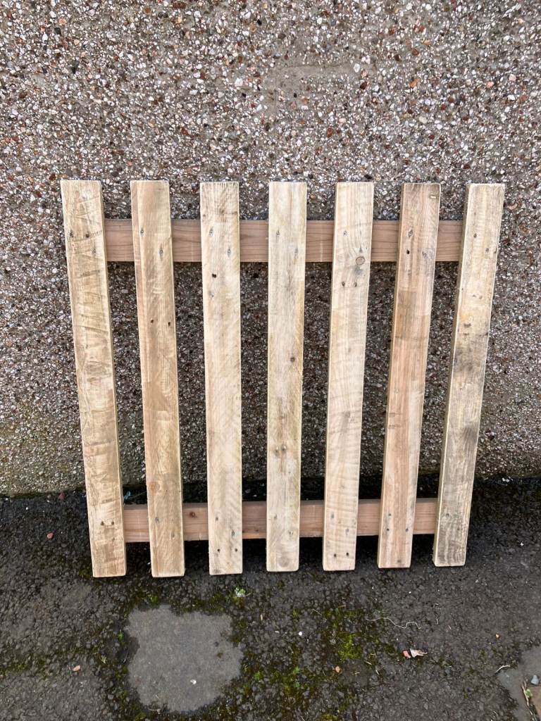 WOODEN GATE 3 Ft x 3 Ft Made from Thick Pallet wood. Ready for Staining or Painting (Free to View)