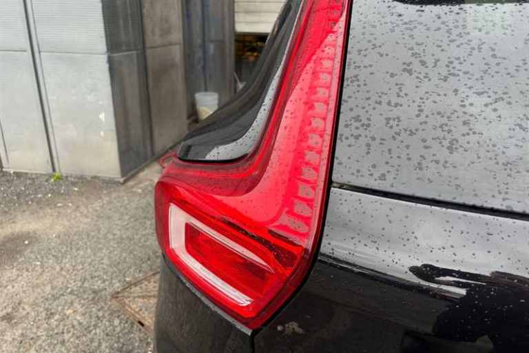 2020 Volvo XC40 2.0 D4 Inscription Pro SUV 5dr Diesel Auto AWD Euro 6 (s/s) (190 ps) SUV Diesel A...