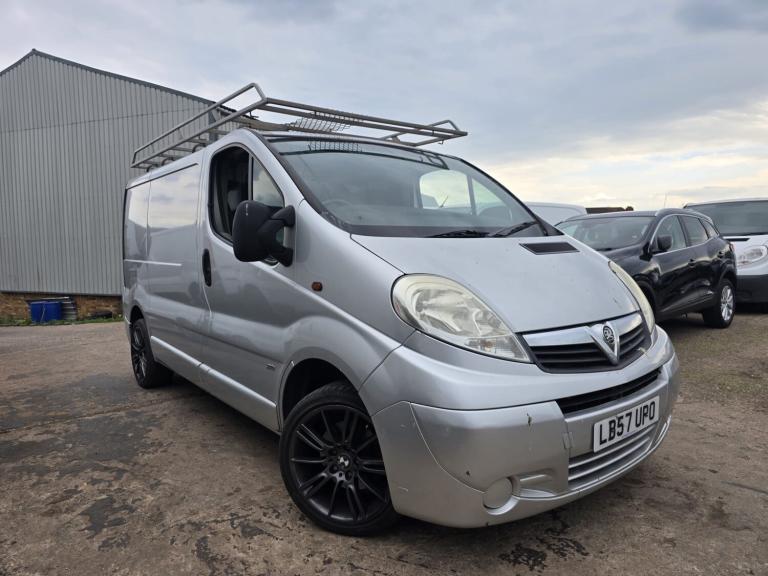VAUXHALL VIVARO 2.0 DIESEL SWB SPORTIVE NO VAT 
