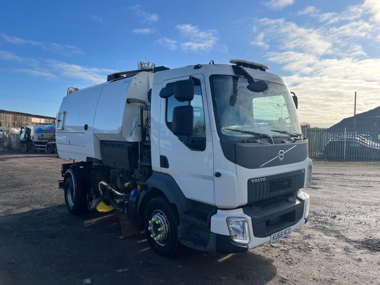 Volvo FL 250 JOHNSTON SWEEPER 