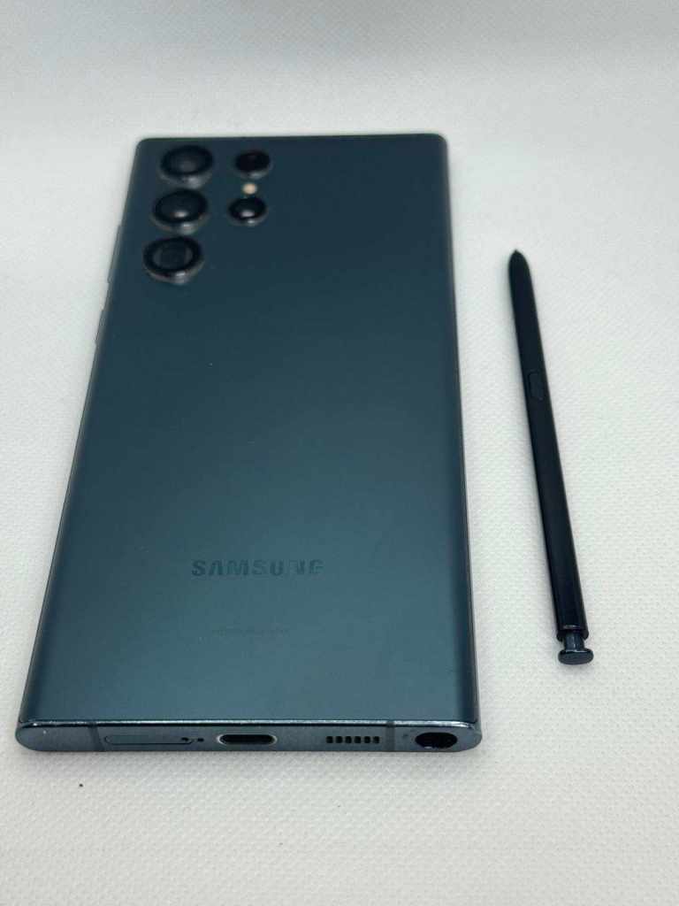 Samsung Galaxy S22 Ultra 256GB with S Pen – Green, Good Condition