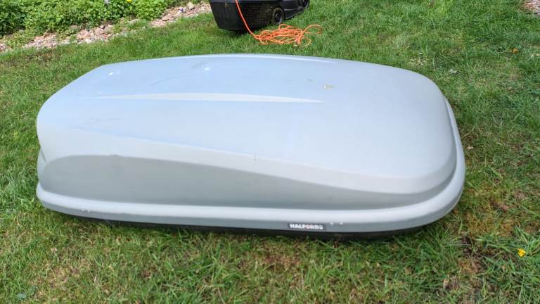 Roofbox and all fixings 