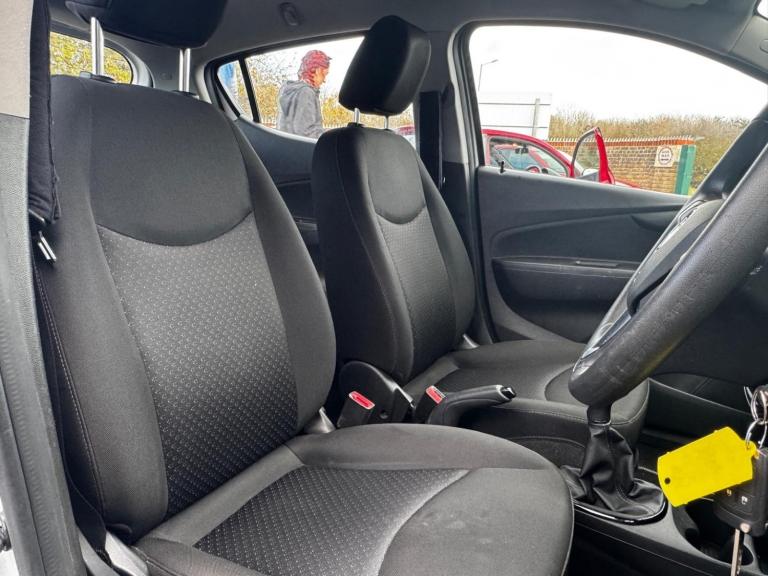 VAUXHALL VIVA 1.0i SE Hatchback 5dr Petrol Manual Euro 6 (75 ps) White Manual Pe