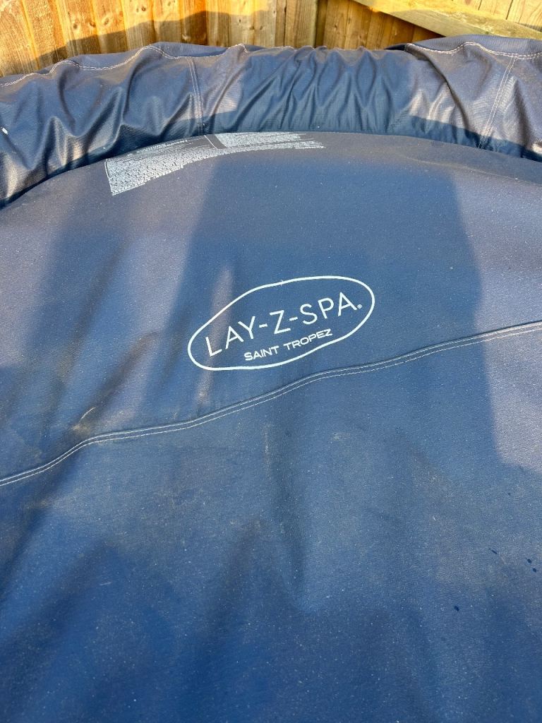 Lay-Z-Spa Saint Tropez Hot Tub - Good Condition