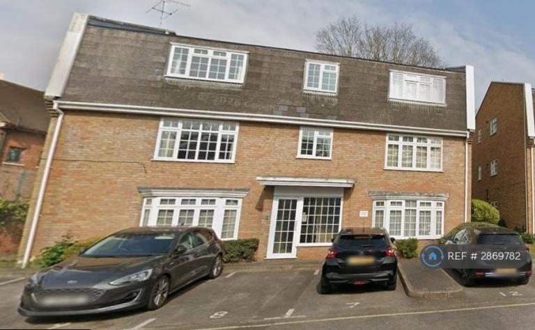 2 bedroom flat in The Birches, Woking, GU22 (2 bed) (#2869782)