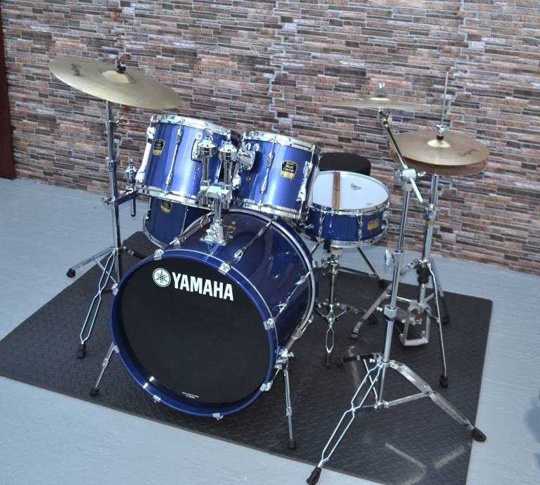 YAMAHA STAGE CUSTOM ADVANTAGE DRUM KIT