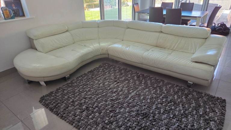 FISHPOOLS LARGE CORNER LEATHER SOFA & ADJUSTABLE HEADRESTS-MUST GO TODAY TODAY- CHEAP DELIVERY- £150