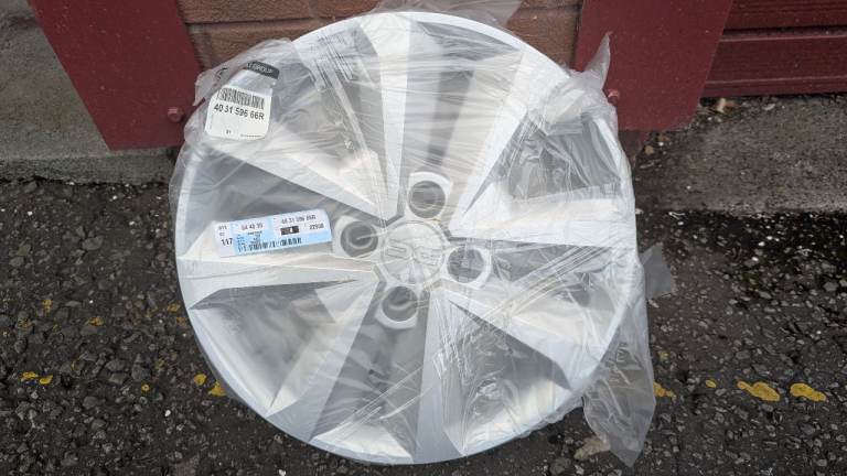 DACIA SANDERO HUB CAPS - BRAND NEW