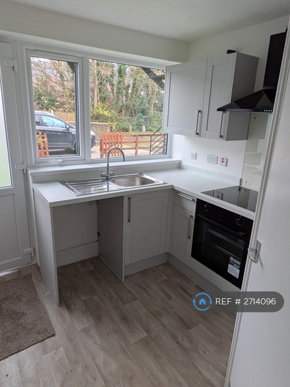 1 bedroom flat in Llannerch Road West, Rhos On Sea, Colwyn Bay, LL28 (1 bed) (#2714096)