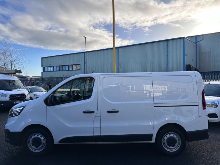 2023 73 RENAULT TRUCKS UK TRAFIC dCi 150 3T LWB L2 H1 Van Red Edition