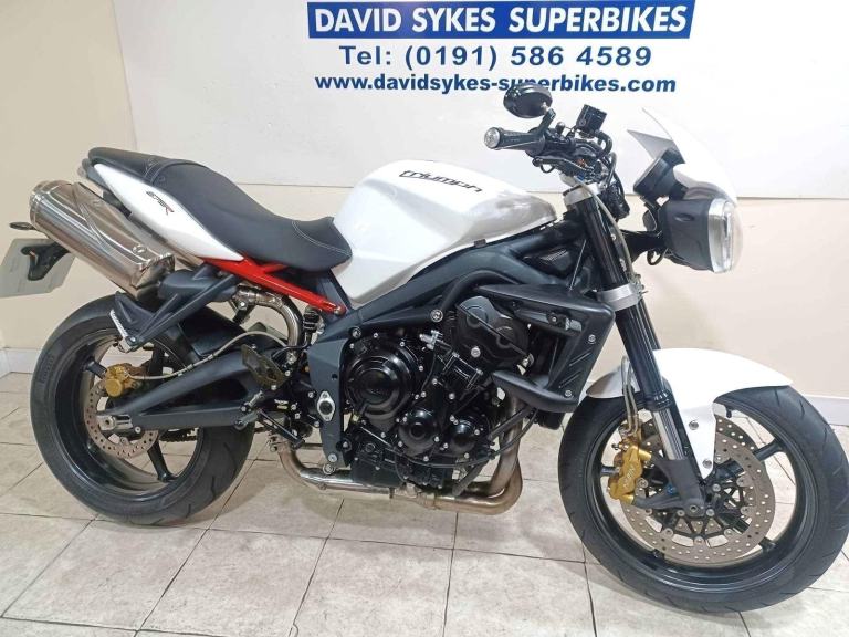 Triumph Street Triple 675-R 61-REG ONLY 411 DRY MILES WITH EXTRAS £5399.OTR