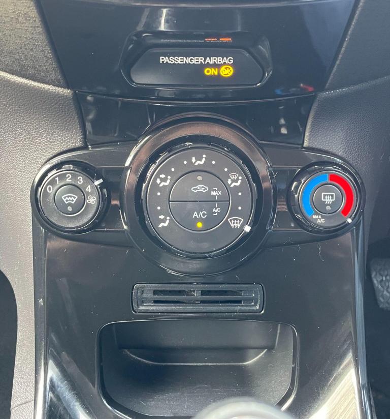 2014 Ford Fiesta 1.25 Zetec Hatchback 3dr Petrol Manual Euro 5 (82 ps) HATCHBACK Petrol Manual