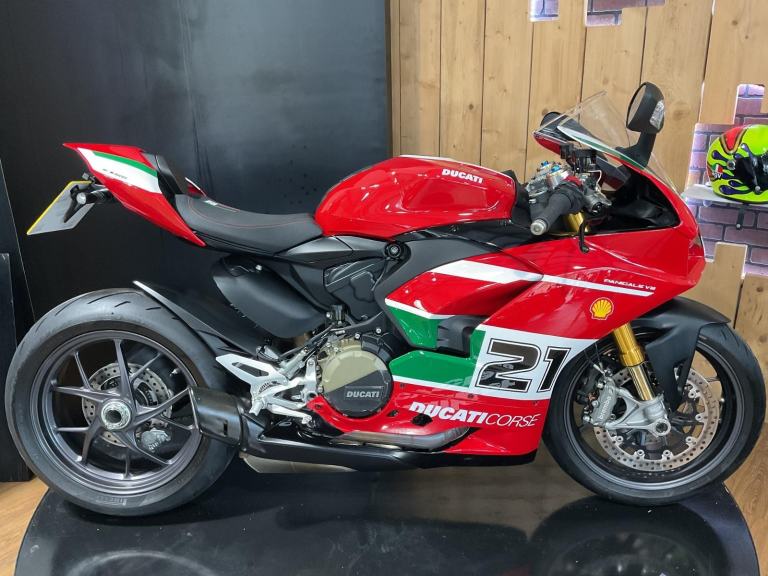 Ducati Panigale V2 Bayliss 2022 just 1404 Miles! One Owner! Ohlins! Ltd Edition!