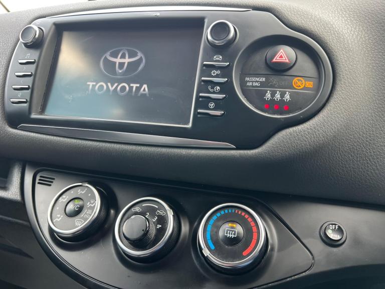 2017 Toyota Yaris 1.5 VVT-i Icon Tech Euro 6 5dr HATCHBACK Petrol Manual