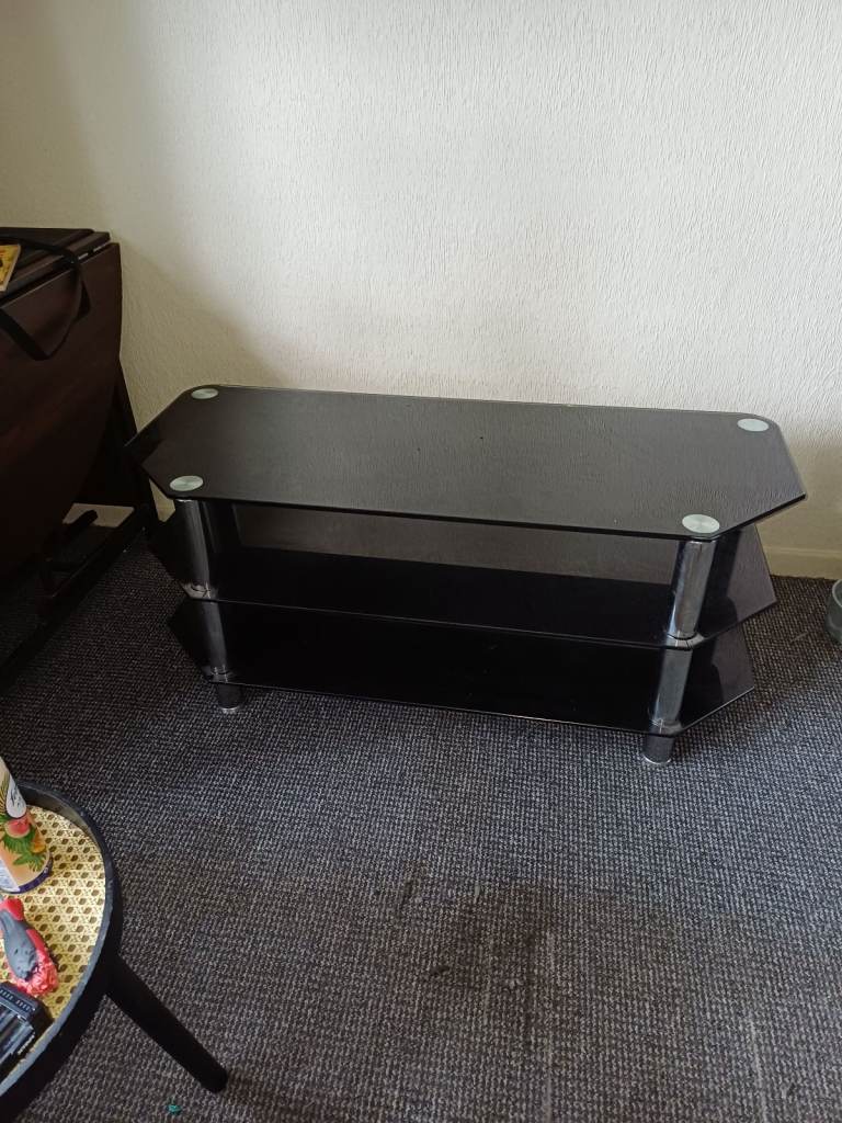 TV TABLE 