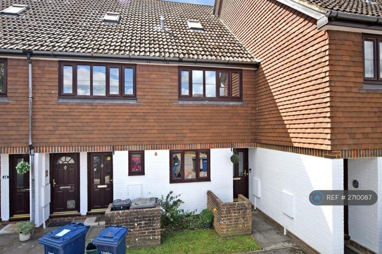 1 bedroom flat in John Wiskar Drive, Cranleigh, GU6 (1 bed) (#2710087)