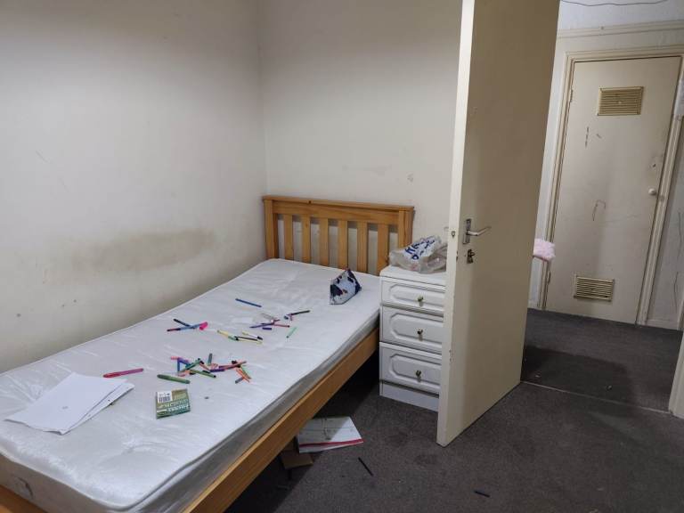 Double Room in a 3 bedroom flat