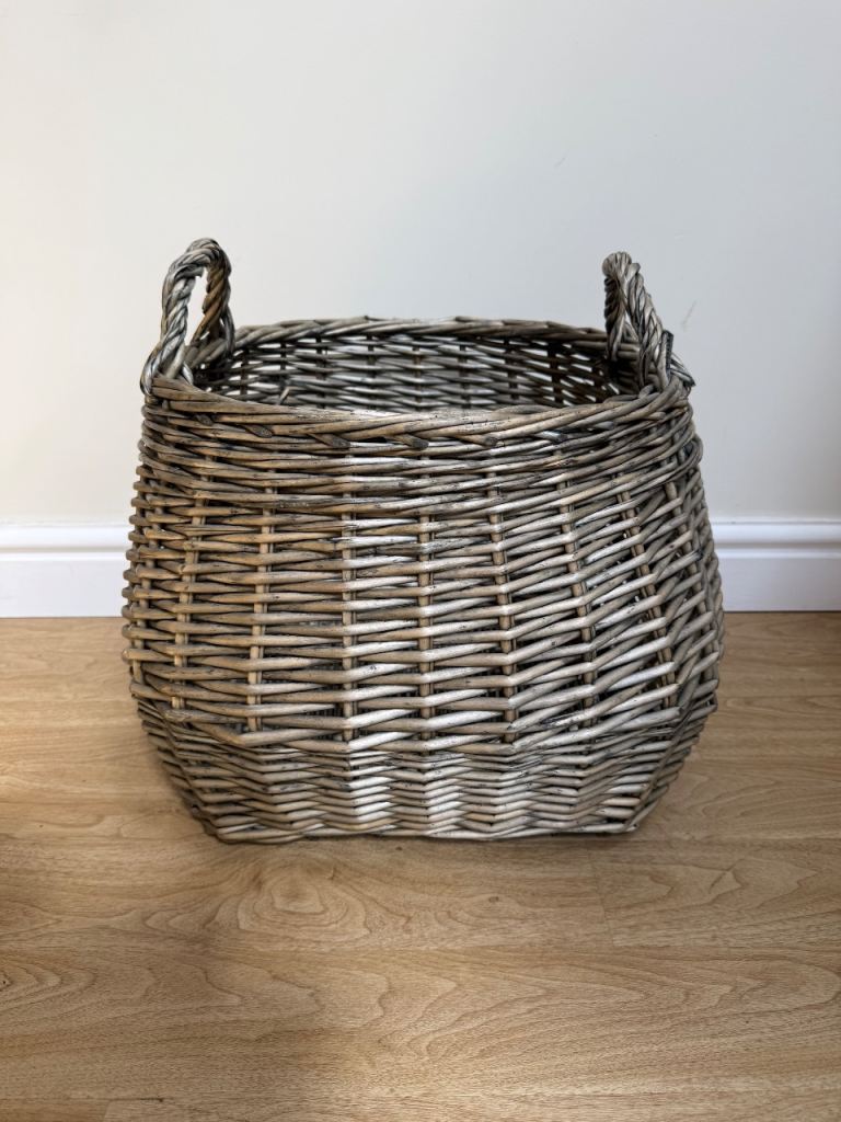 Wicker basket 
