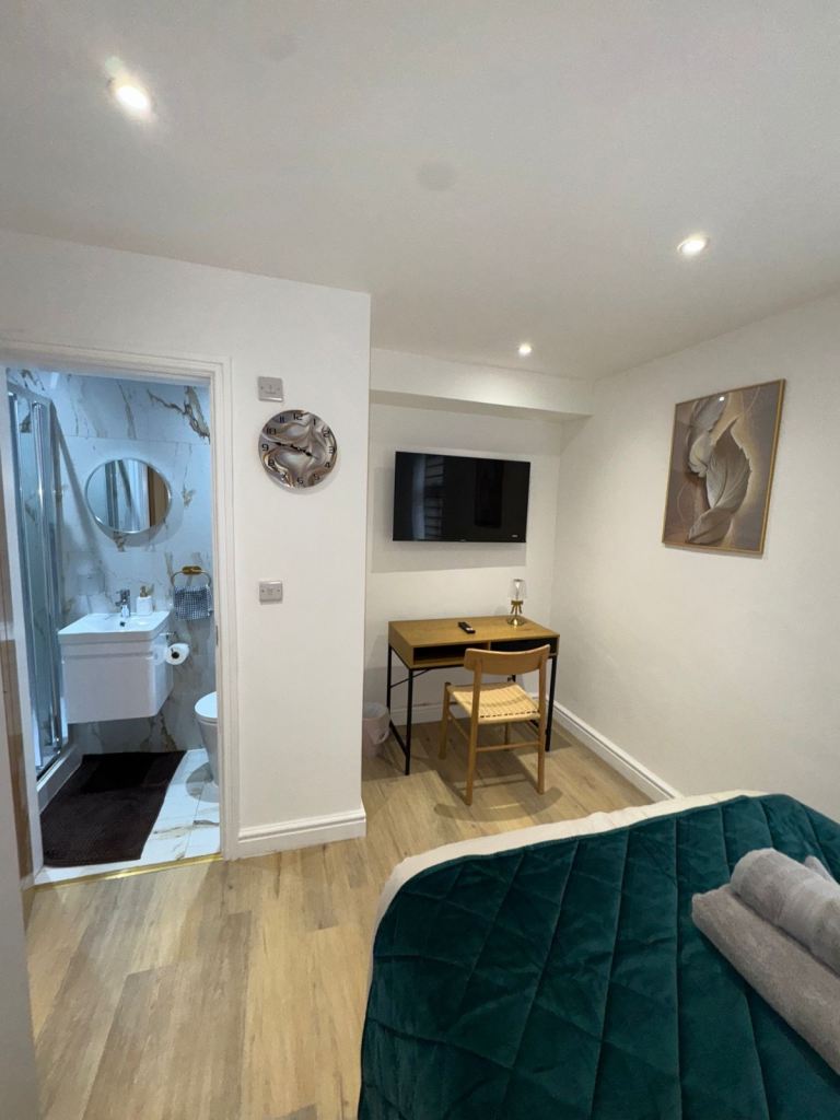 ROOMS TO RENT