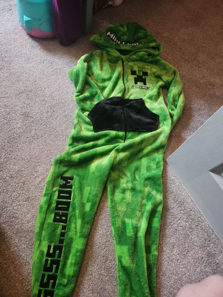 Boys age 7 t 8 years onezie creeper minecraft