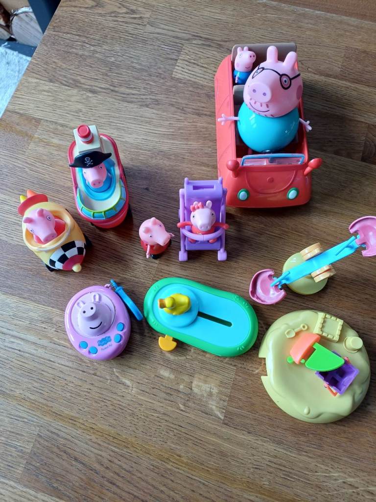 Peppa Pig Toy Bundle – Cars, Figures, and Accessories