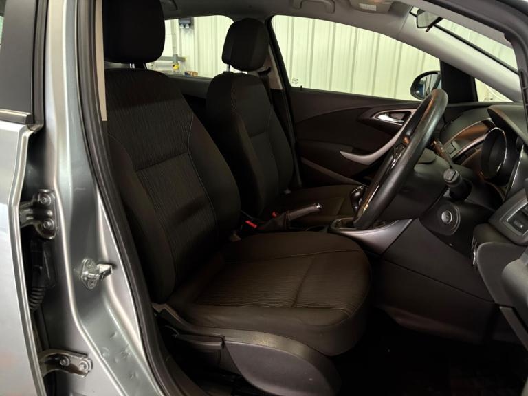 2014 Vauxhall Astra 1.4i 16V Design 5dr HATCHBACK PETROL Manual