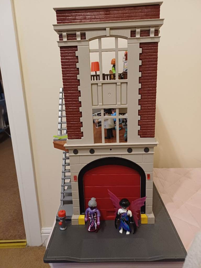 Playmobil Ghostbusters Fire Headquarters with Spengler Cage Car