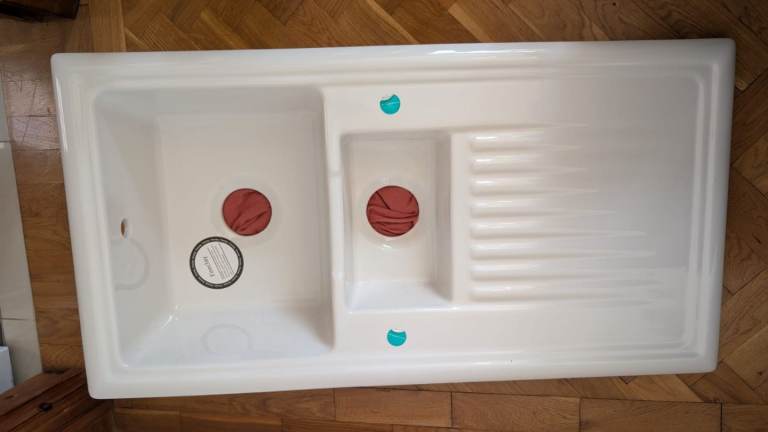 1.5 bowl white ceramic sink *as new unboxed*