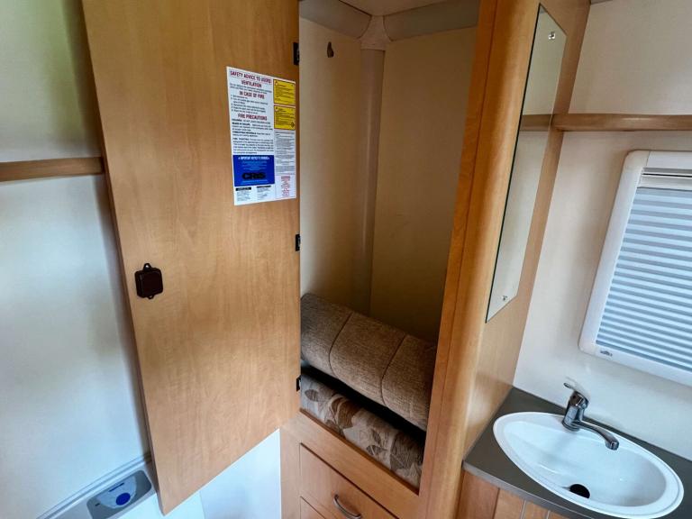 2011 Peugeot Olympus 462 Olympus 462 Single Axle Unlisted Petrol Automatic