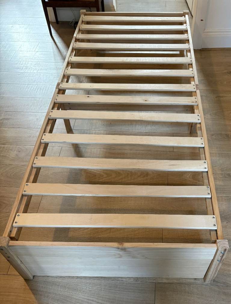 Free single bed with mattress if you can collect