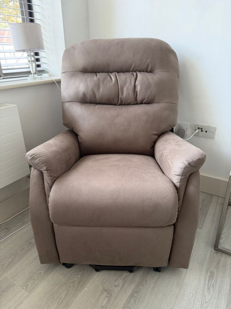 Never Used Rise and recline chair 