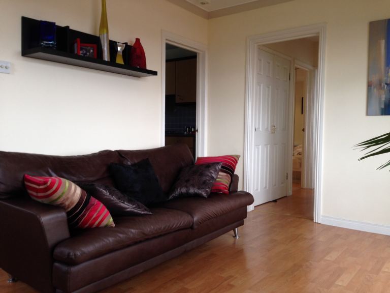 Superb 2 Bed apartment with car parking