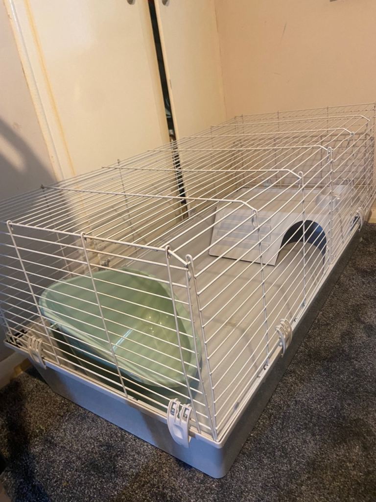 Pets at Home Temporary 120 Rabbit/Guniea Pig Cage with Accessories