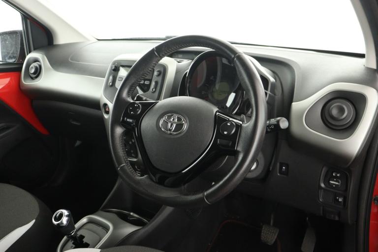 2017 Toyota AYGO 1.0 VVT-i X-Play 5dr x-shift HATCHBACK PETROL Automatic