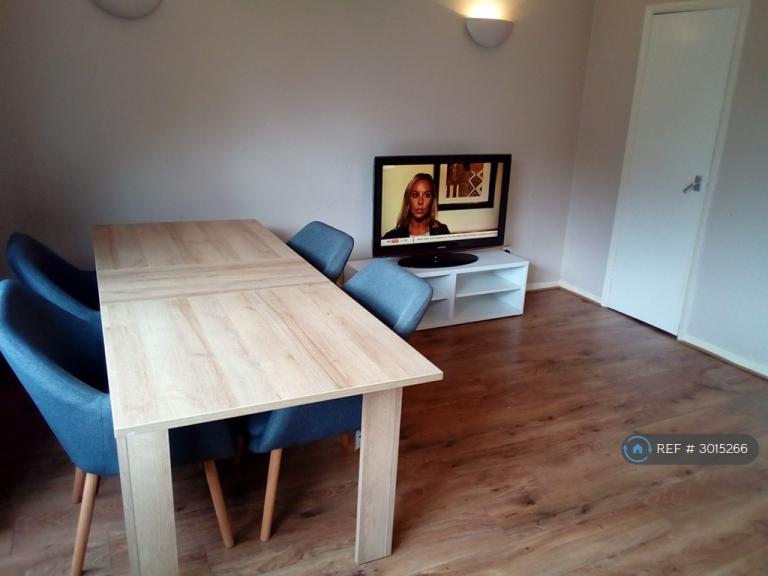 2 bedroom flat in John Tofts House, Coventry, CV1 (2 bed) (#3015266)