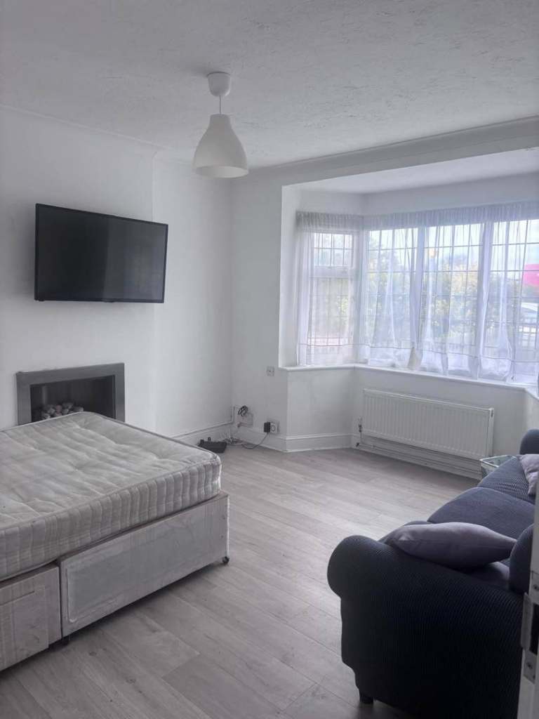 5 Bed House HMO Licensed London TW14 Near West Middlesex University Hospital | COMPANY LET ALLOWED