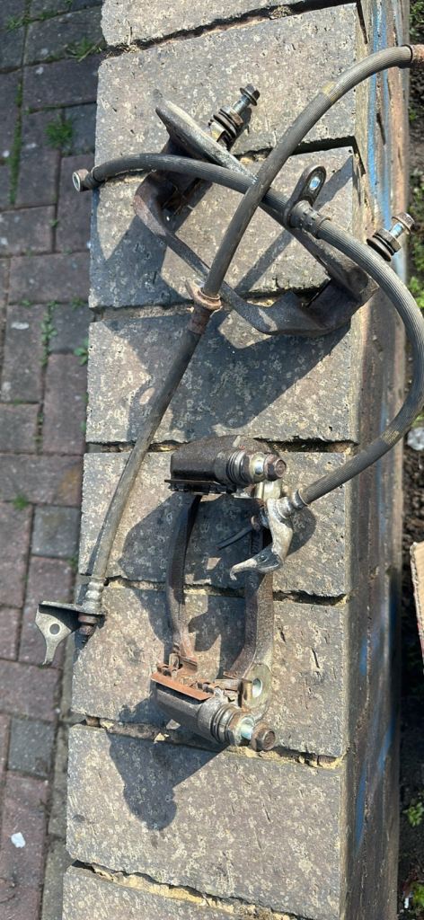 HONDA JAZZ MK3 08-15 BRAKE CALIPER CARRIER + BOLTS OSF DRIVER FRONT RIGHT and left passenger