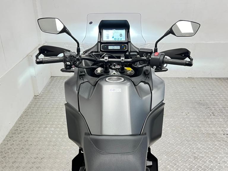 2022 72 Honda NT1100 Manual - 4700 miles