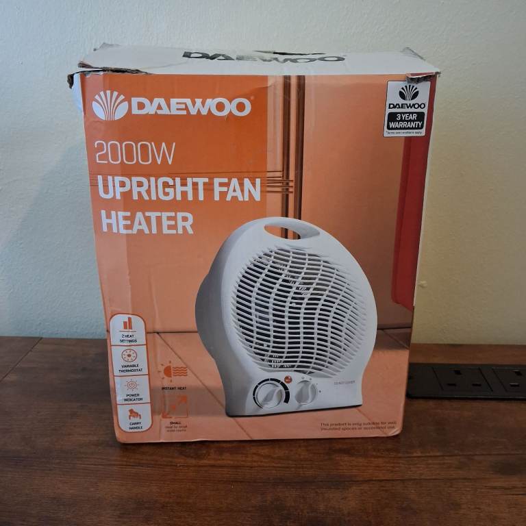 NEW Daewoo 2000W Upright Fan Heater - White