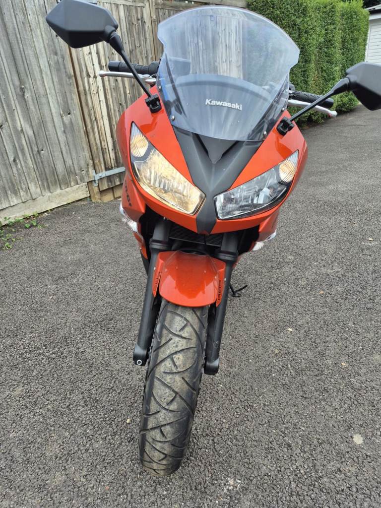 Kawasaki, ER, 2011, 649 (cc)