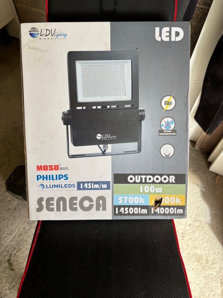 100W security light. Brand new 