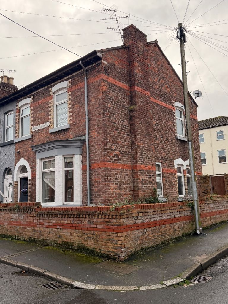 5 bedroom close to station 