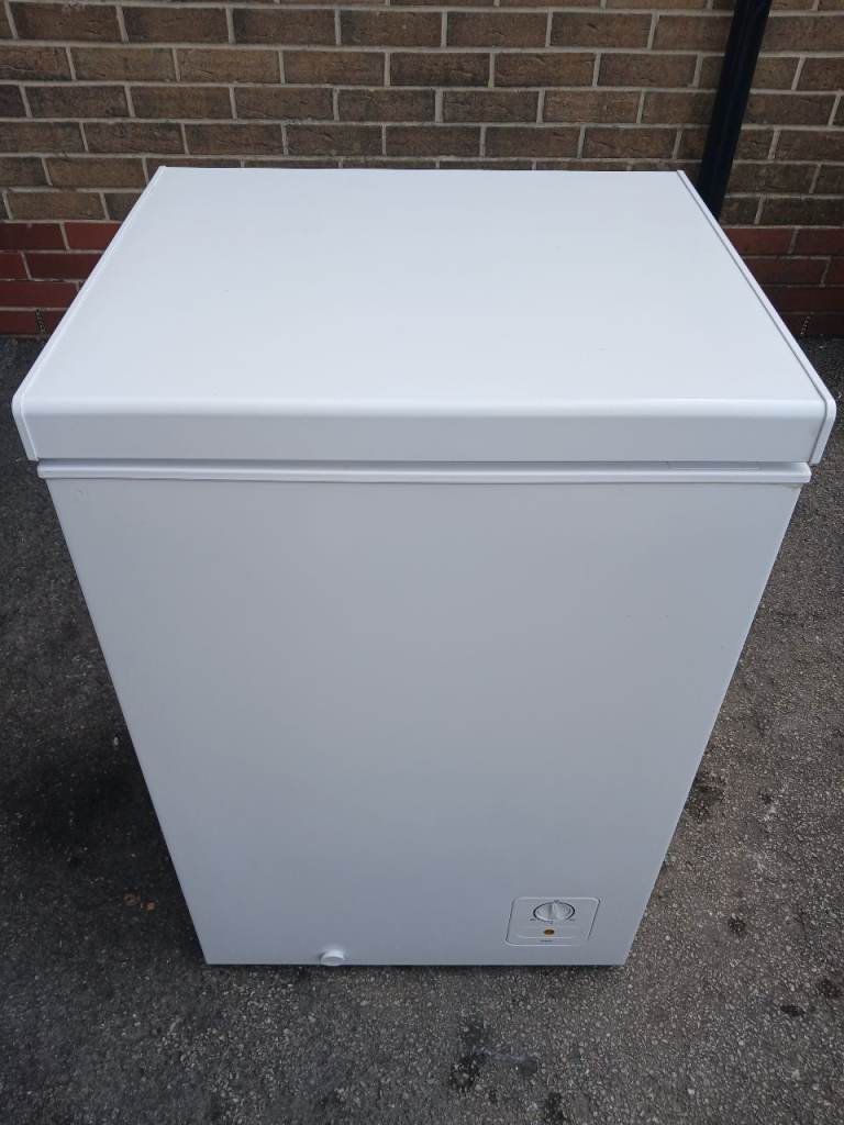 FREEZER CHEST FREEZER 100 LITRE CAPACITY AS NEW CAN DELIVER £100 YSTRAD MYNACH AREA