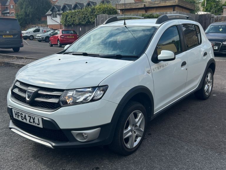 White Dacia, Sandero Stepway, Hatchback, 2014, Manual, 898 (cc), 5 doors