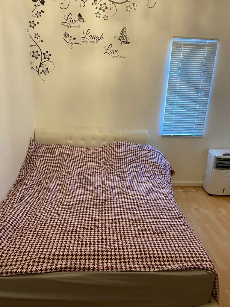 Double room to let